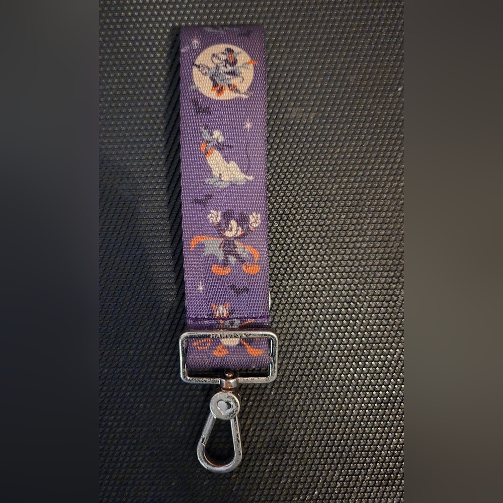 Harveys Disney Halloween Keychain